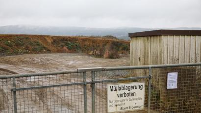 Bild: njn
Den schlechten Zustand der Deponie in Schadenreuth bemängelte FW-Stadtrat Bernhard Schmidt.
