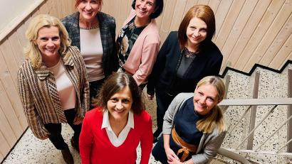 Bild: sne
Gemeinsam für den Landkreis im Bezirk der Frauen-Union. Von Links: Andrea Lang, Andrea Gollwitzer, Susanne Reithmayer (vorne), Tanja Renner, Marina Hirnet und Stefanie Dippl.
