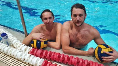 Bild: mr
Die beiden Weidener Neuzugänge Štěpán Rezek (rechts) und Tomasz Pronobis. Rezek hat bereits 60 Länderspiele für Tschechien absolviert.