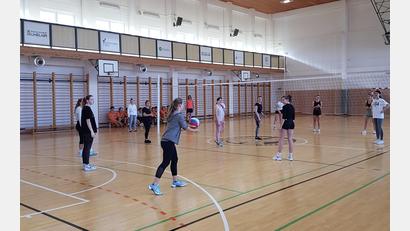 Bild: Bianca Rauchenberger/exb
Mit seiner Partnerschule in Tschechien, dem Gymnasium Sokolov, hat das Max-Reger-Gymnasium einen Sportprojekttag absolviert.