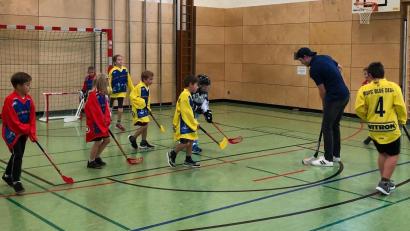 Bild: sm
Der EV Weiden besuchte die Erst- und Zweitklässler der Grundschule Altenstadt/WN.