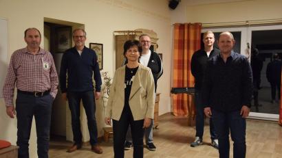 Bild: fla
Das neue Vorstandsteam des Oberpfälzer Waldvereins mit Roman Bauer, Antje Seer, Heiko Glaser (vorne von links), Christian Gallitzendörfer und Bernhard R. Karl (hinten von rechts) sowie Horst Pleyer vom angegliederten Ski-Club (hinten links).