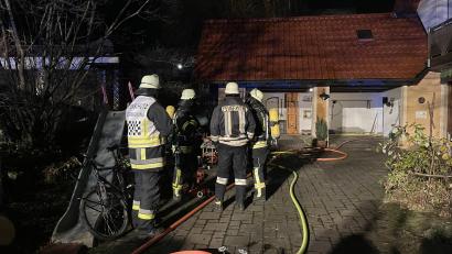 Bild: lei
Weitere Geräteträger der Feuerwehr standen in Bereitstellung, mussten aber zum Glück nicht mehr eingreifen, da ihre Kameraden den Brand schnell unter Kontrolle hatten.