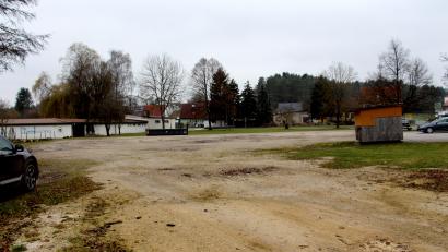Bild: ds
Bei der Dorferneuerung Etzelwang steht eine Neugestaltung des Parkplatzes am Freibad bevor. Um Meinungen und Vorschläge der Bürger zur Gestaltung zu erkunden, sieht die Gemeinde einen Ortstermin am 7. Dezember zusammen mit Vertretern verschiedener Vereine vor.