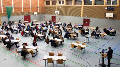 Bild: stg
Coronakonform mit genügend Abständen und 2G-Regel ging die Bürgerversammlung in der Kemnather Mehrzweckhalle über die Bühne.