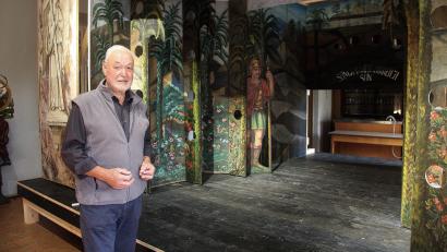 Bild: wro
Das Heilige Grab in Pullenreuth ist eine Herzensangelegenheit der Gesellschaft Steinwaldia. Die Teile stellte Vorsitzender Norbert Reger (Bild) bei einem Pressegespräch vor. Das Denkmal ist eines der Themen im neuen Band "Wir am Steinwald."