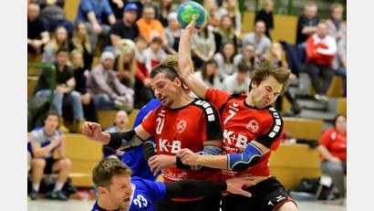 Archivbild: Ziegler
Beim Handball geht es zur Sache. Doch wie lange noch? Corona und Absagen bestimmen den Spielbetrieb. Ein vorzeitiges Saisonende ist nicht auszuschließen.