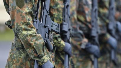 Bild: Patrick Pleul/dpa
Soldatinnen und Soldaten mussen eine Corona-Schutzimpfung dulden.