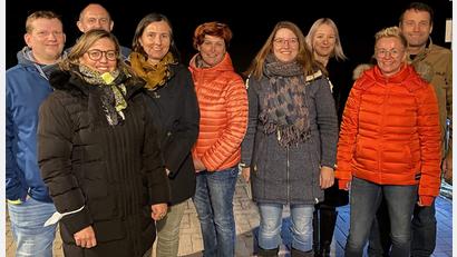 Bild: u
Einstimmige Ergebnisse erbringen die Neuwahlen beim Fördervereins „Freunde der Grund- und Mittelschule Schnaittenbach“ (von links): Andreas Gallner, Thomas Kumeth, Vorsitzende Irmi Birner, Gabi Schindler, stellvertretende Vorsitzende Steffi Escherl, Silke Saller, Rektorin Michaela Bergmann und Zweiter Bürgermeister Uwe Bergmann.