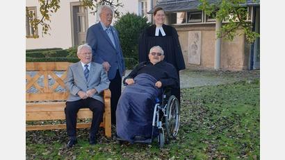 Bild: hai
Ihre Kronjuwelenkonfirmation (75 Jahre) feierten Erwin Schneider, Werner Hammon und Hans Schimmel. Mit im Bild Pfarrerin Kathrin Spies.