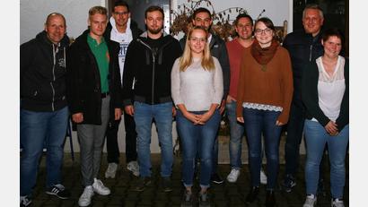 Bild: egl
Der Kirwaverein Wolfsbach wählt einen neuen Vorstand (von links): Richard Winkler, Vorsitzender Louis Übler, Moritz Übler, Andreas Donhauser, Christina Drick, Sebastian Götz, Torsten Donhauser, Johanna Marschall, Christian Holler und Anja Frind.