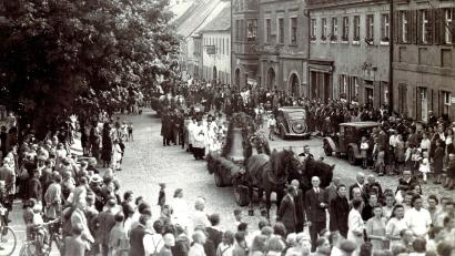 Bild: Archiv Polland
Am 24.August 1946 war ein Festtag für Tirschenreuth: Die Stadt erhielt vier neue Glocken.