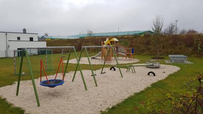 Bild: dob
Die Stadt stellt nicht nur Grundstücke in Baugebieten zur Verfügung sondern investiert auch viel Geld für neu geschaffenen Spielraum, damit sich junge Familien so richtig wohlfühlen.