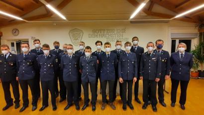 Bild: Feuerwehr Weiden/exb
Die Feuerwehren im Stadtgebiet Weiden haben jetzt 18 neue Atemschutzträger.