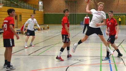 Symbolbild: Sina Niebler
In der letzten Corona-Welle mussten die Jugendlichen des HC Sulzbach Handball eine Zwangspause. Jetzt dürfen sie Sport treiben, aber es gilt 2G-plus.
