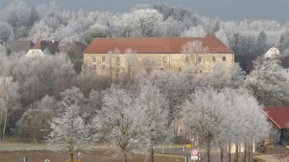 Bild: gi
Das malerische Schloss Burgtreswitz inspirierte auch Malers Christoph Vogel. Dessen bisher unbekannte, aus dem 16. Jahrhundert stammende Ansicht der mächtigen Burganlage präsentiert HAK-Sprecher Peter Garreiss in der neuen "Spurensuche"-Broschüre.