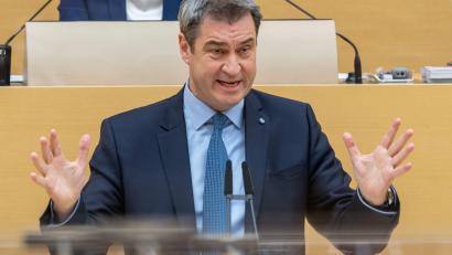 Archivbild: Peter Kneffel/dpa
Markus Söder (CSU) spricht im bayerischen Landtag.