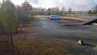 Bild: dob
Der Wohnmobilstellplatz in unmittelbarer Nähe zur Stadthalle wurde erweitern. Er ist eine Art Geheimtipp bei den Campern, die unsere Region bereisen und vielleicht auch ins Nachbarland nach Tschechien wollen.