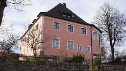 Bild: mmj
Das Caritas-Haus in Schönsee erfüllt für Toby Mayerl gleich mehrere Funktionen, vor allem aber bietet es einen idealen Schnittpunkt zwischen geräumiger Wohnung und der Leidenschaft für Musik.