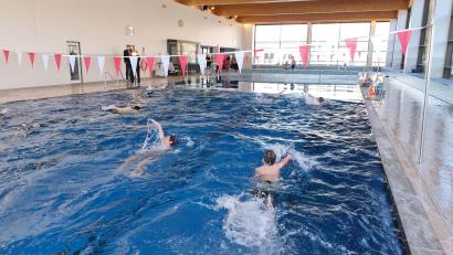 Bild: Stefanie Müller /exb
Einfach schwimmen: Die Jungs der Hans-Scholl-Realschule in Weiden trainierten fleißig für ihre Schwimmabzeichen.