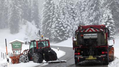 Bild: Kilian Pfeiffer/dpa
Schnee und Eisglätte sorgten am Montag in Bayern für zahlreiche Unfälle.
