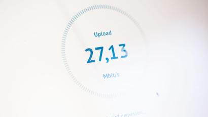 Symbolbild: Fernando Gutierrez-Juarez
Mit einer ab Dezember gültigen Gesetzesänderung steigt der Druck auf die Internetanbieter, den Verbrauchern die vertraglich zugesicherte Bandbreite auch wirklich zu liefern.