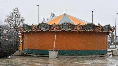 Bild: Petra Hartl
Zur Stunde ist noch nicht klar, ab dieses Karussell am Multifunktionsplatz in Betrieb gehen darf.