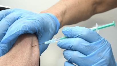 Archivbild: Petra Hartl
Das Landratsamt Amberg-Sulzbach hat Briefe verschickt, in denen den älteren Bürgern zur Booster-Impfung geraten wird.