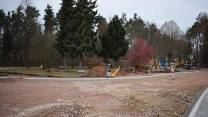 Bild: bnr
Die Paul-Schiedt-Straße steht kurz vor der Fertigstellung. Im nächsten Frühjahr ist des Bepflanzung der Grünanlagen geplant.