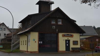 Bild: dob
Das bestehende Feuerwehrgerätehaus in Oberlind soll einen Anbau erhalten, damit das neue Tragkraftspritzenfahrzeug mit Allrad Platz findet.