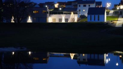 Bild: fvo
Vorweihnachtliches Spiegelbild am Waldthurner Badeweiher