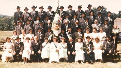 Bild: hwk
Dieses Gruppenbild entstand bei der Fahnenweihe des Schützenvereins Einigkeit Hubertus Kastl im Jahr 1959.