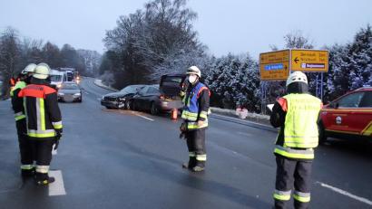 Bild: jma
Auf der B 85, an der Abfahrt nach Nitzlbuch, sind am Montagmorgen drei Autos zusammengestoßen.