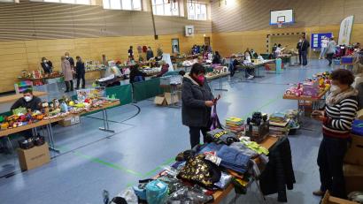 Bild: bkr
Die Auswahl beim Flohmarkt war groß. Corona verhinderte aber einen Ansturm, wie er vor drei Jahren zu verzeichnen war. Dennoch, er war ein Lichtblick in der Pandemiezeit.