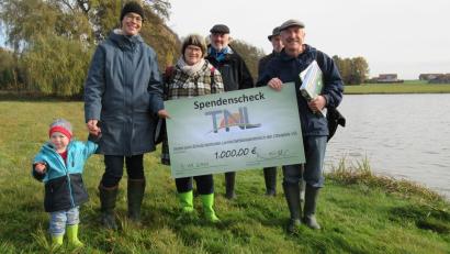 Bild: Maria Gabler (TNL)/exb
Die TNL Umweltplanung aus Weiden unterstützt den Verein zum Schutz wertvoller Landschaftsbestandteile in der Oberpfalz mit einer Spende. 1000 Euro und eine Erfassung des Artenbestandes im Wert von rund 4800 Euro sollen dem Naturschutz zugutekommen.