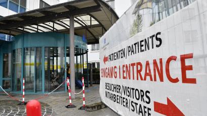 Bild: Petra Hartl
Wer ins Amberger Krankenhaus will, muss einige Regeln beachten.