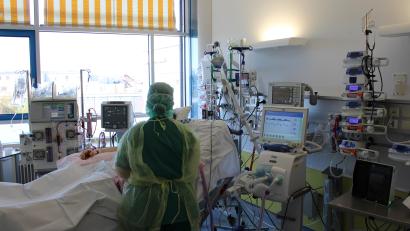 Archivbild: Klinikum Nordoberpfalz
Behandlungsalltag auf einer Covid-Intensivstation im Weidener Klinikum