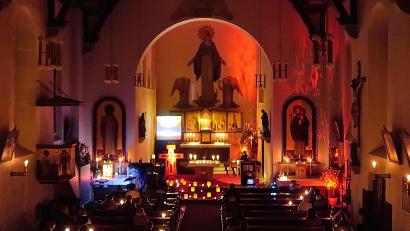 Bild: bsc
Einen stimmungsvollen Taizé-Abend erlebten zahlreiche Christen in der Pfarrkirche Friedenfels.