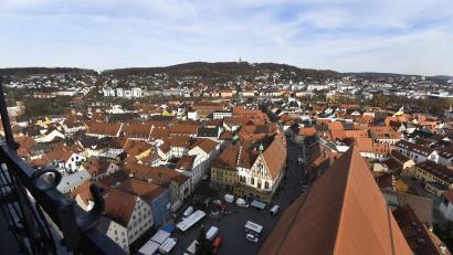 Bild: Petra Hartl
Vom Martinsturm aus gesehen wäre noch viel Platz für Solartechnik auf Amberger Dächern. Wobei das in der Altstadt wegen des Denkmalschutzes schwierig sein dürfte.