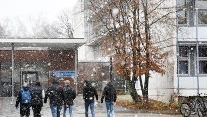 Bild: Gabi Schönberger
Im Kepler-Gymnasium fallen momentan viele Lehrer aus unterschiedlichen Gründen aus. In einigen Klassen gibt es daher mehr Vertretungsstunden als regulären Unterricht.