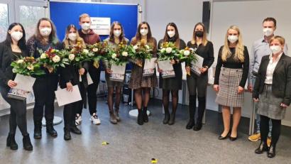 Bild: Kliniken Nordoberpfalz/exb
Insgesamt zwölf Staatspreisträger gibt es aus der Berufsfachschule für Kinderkrankenpflege.