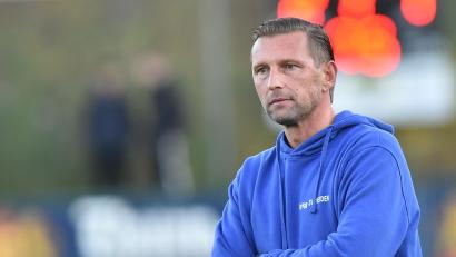 Bild: A. Schwarzmeier
21 Spiele ohne Niederlage: Könnte Andreas Scheler da nicht etwas zuversichtlicher dreinblicken? Der SpVgg-SV-Trainer will trotz der Freude über einen Acht-Punkte-Vorsprung nicht den Fokus auf die Aufgaben in der Frühjahrsserie verlieren.