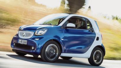 Bild: Smart/dpa
Zweisitzer für Minimalisten: Der Smart Fortwo zeigt sich seinen Passagieren geräumig, viel Gepäck kann naturgemäß bei rund 2,70 Meter Länge aber nicht mehr mit.