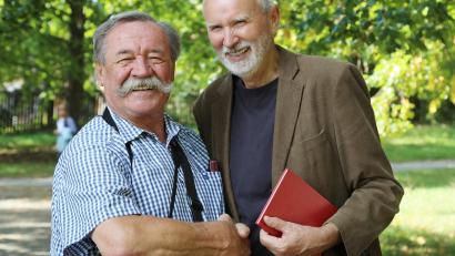 Archivbild: Gerhard Götz
Zwischen Josef Götz (links) und Ludek Thomayer (Historiker, Konrektor und ehemaliger Zweiter Bürgermeister von Horšovský Týn) stimmt die Chemie, ein wichtiger Aspekt für gelebte Partnerschaft. Die Aufnahme entstand zu 15 Jahre Städtepartnerschaft im Oktober 2019.