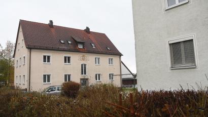 Bild: Gabi Schönberger
Die Mieter aus den beiden Häusern Heideckerstraße 5 und 7 sind ausgezogen. Das Lankreissiedlungswerk bekam jetzt die Genehmigung zum Abriss und anschließenden Neubau einer Anlage mit 13 barrierefreien Wohnungen.