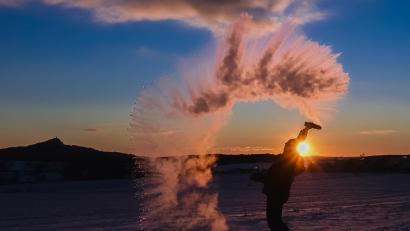 Bild: Norbert Vetter/exb
Eiskalte Luft, heißes Wasser und ein Gespür für den richtigen Moment benötigte der Kemnather Norbert Vetter für diese Aufnahme.