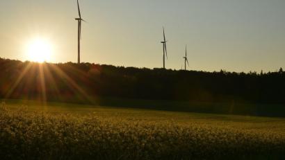 Bild: Petra Hartl
Windräder bei Wolfsfeld (Landkreis Amberg-Sulzbach). Derzeit stimmen die Parksteiner ab, ob drei Anlagen im Westen des Basaltkegels errichtet werden können.