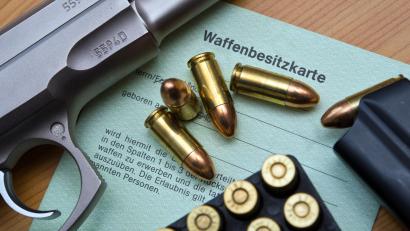 Symbolbild: Patrick Pleul
Ein Wackersdorfer hat seine Waffen vererbt und dem Neffen keine Freude damit gemacht.