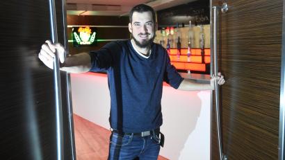 Bild: Gabi Schönberger
Lieber heute als morgen würde Daniel Zienert wieder Gäste im "Hashtag" empfangen. Doch der Club bleibt zu und beschert dem Chef eine ruhige Adventszeit.