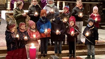 Bild: ads
Der Kinderchor St. Georg gab sein Debüt am ersten Adventssamstag in der Georgskirche. Leider müssen die weiteren Proben und Auftritte bis nach Weihnachten entfallen.